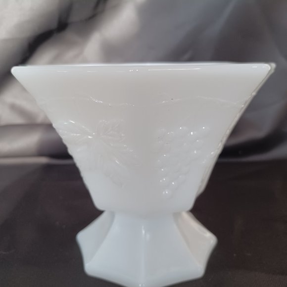 Vintage Milk Glass /Footed /Octagon/ Pedestal Compote - Picture 4 of 13